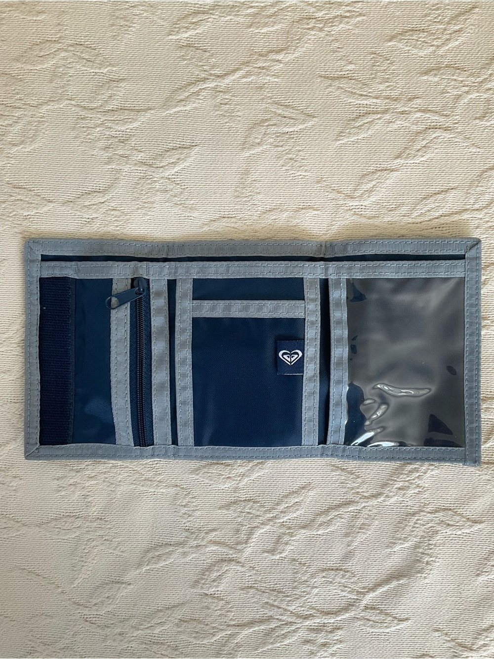 Roxy Navy Blue Trifold Wallet with White Heart Logo Nic Condition - Picture 2 of 4